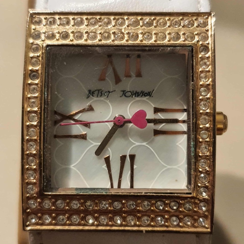 🦋10/$20🦋 Betsey Johnson Goldtone/MOP Leather Women's Cuff Watch